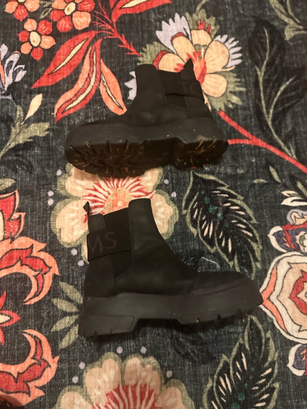 TOMS Black Platform Lug Sole Chelsea Boots Women’s Size 5 Excellent 🖤